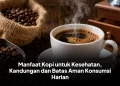 Secangkir kopi hitam dengan biji kopi untuk ilustrasi manfaat kopi bagi kesehatan