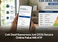 Ilustrasi realistis suasana seseorang di Indonesia sedang mengecek status desil Kemensos Juni 2026 melalui smartphone di rumah. Tampilan layar ponsel menunjukkan halaman pengecekan bansos dengan kolom NIK dan informasi kategori desil. Di meja terlihat KTP, Kartu Keluarga, dan catatan data keluarga. Latar belakang menampilkan suasana rumah sederhana yang rapi dengan pencahayaan alami dari jendela. Tambahkan elemen visual berupa ikon bantuan sosial, grafik data sosial ekonomi, simbol keluarga, dan ilustrasi layanan digital pemerintah. Nuansa informatif, modern, profesional, dan terpercaya. Gaya foto realistis, detail tinggi, warna natural, fokus tajam, kualitas ultra HD, komposisi berita online Indonesia, aspect ratio 16:9.